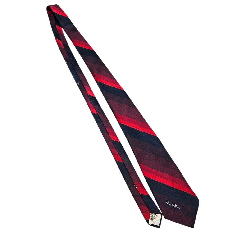 Oscar de la Renta Necktie‎ Mens OS Red Burgundy Navy Blue Striped Silk Blend Tie